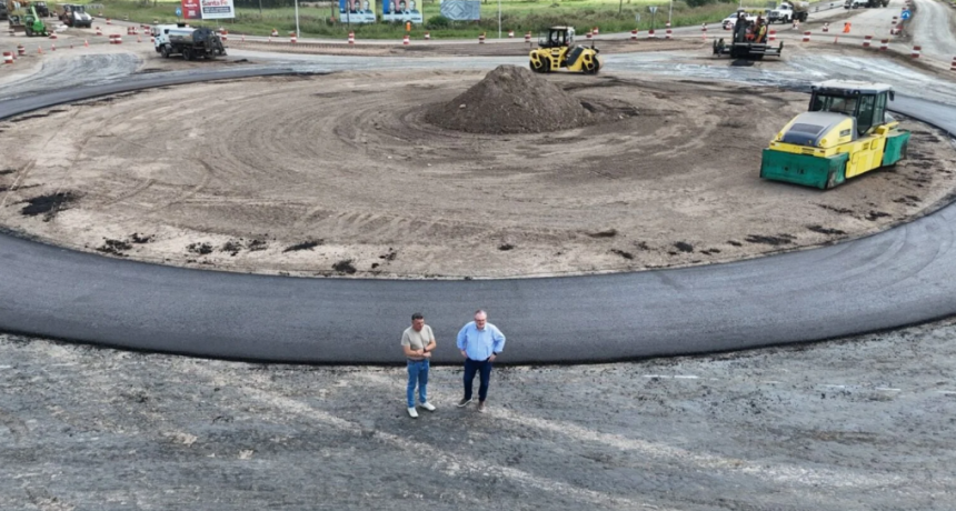 Michlig y Gonz&aacute;lez participaron del Torneo de F&uacute;tbol Infantil en Curupaity y recorrieron la obra de la rotonda de Arruf&oacute;