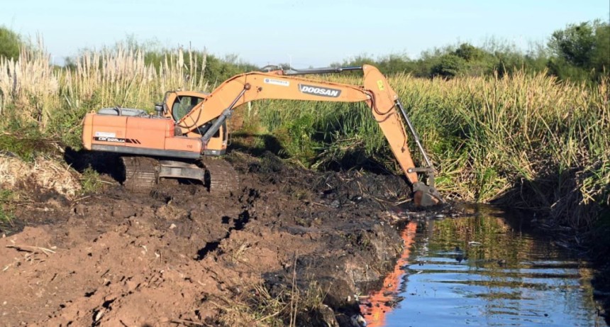 Prevenci&oacute;n h&iacute;drica: en un a&ntilde;o de abundantes precipitaciones, Provincia y Municipalidad ya limpiaron 155 kil&oacute;metros de canales