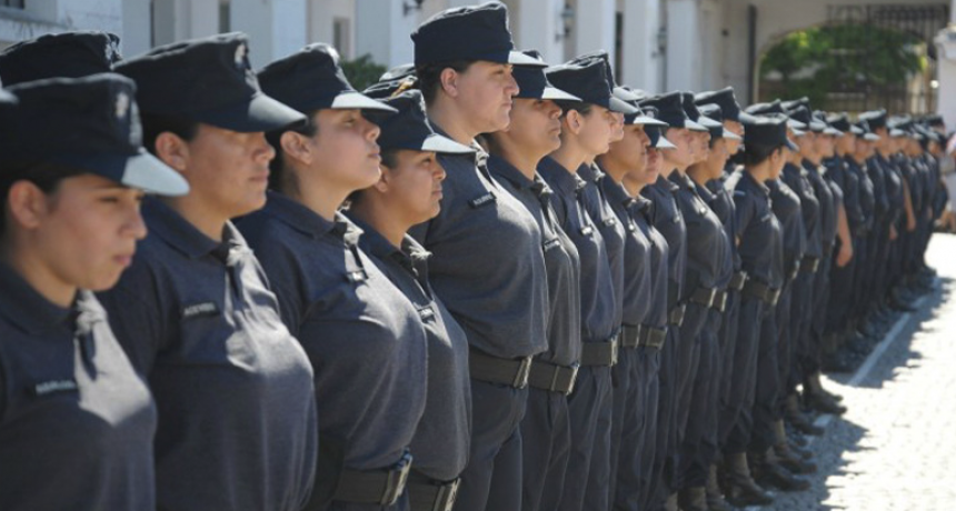  Ante el aumento de mujeres inscriptas en la Polic&iacute;a, el Gobierno convoca a m&aacute;s hombres 