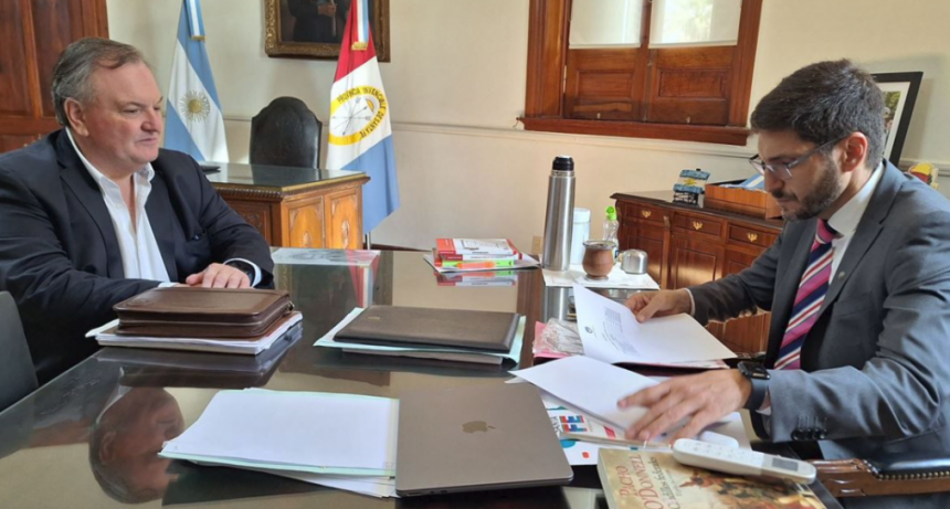 El Senador Felipe Michlig mantuvo una &ldquo;extensa reuni&oacute;n de trabajo&rdquo; con el Gobernador Maximiliano Pullaro
