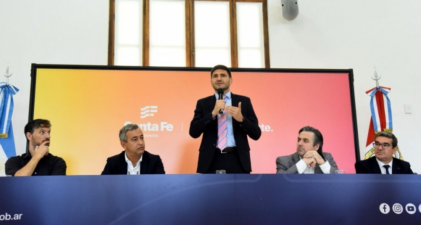 Pullaro puso en marcha el programa para reducir la violencia en 8 barrios conflictivos de Rosario
