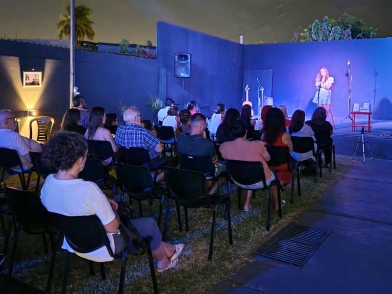 Santo Tomé: las noches de verano se disfrutan en el “Patio Arte Bar” del Centro Cultural Municipal