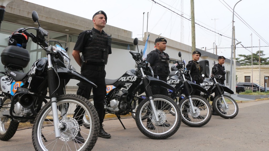 Provincia entregó 16 motos 0 km a los departamentos Constitución, General López y San Lorenzo