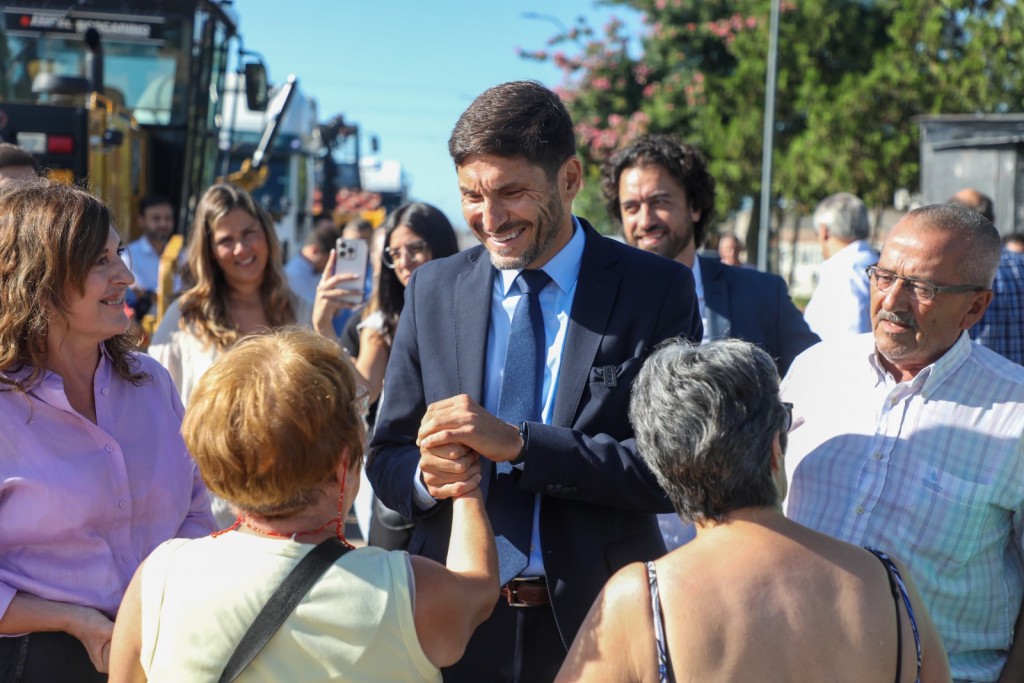 Pullaro: “Invertimos en obra pública y hoy los vecinos ven en las calles las máquinas iniciando trabajos tan anhelados”