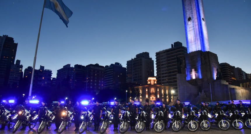 Seguridad: Provincia entreg&oacute; 123 motos y 76 autos 0 km m&aacute;s para el departamento Rosario