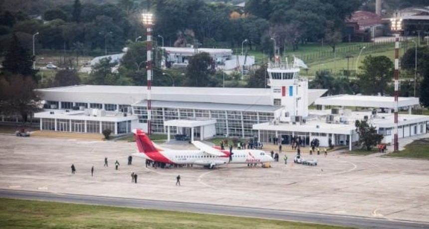 El Aeropuerto de Sauce Viejo gestiona su primera ruta internacional y busca ampliar los vuelos de cabotaje
