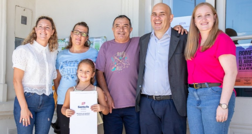 Regularizaci&oacute;n Dominial: la Provincia entreg&oacute; escrituras a vecinos de la ciudad de Esperanza