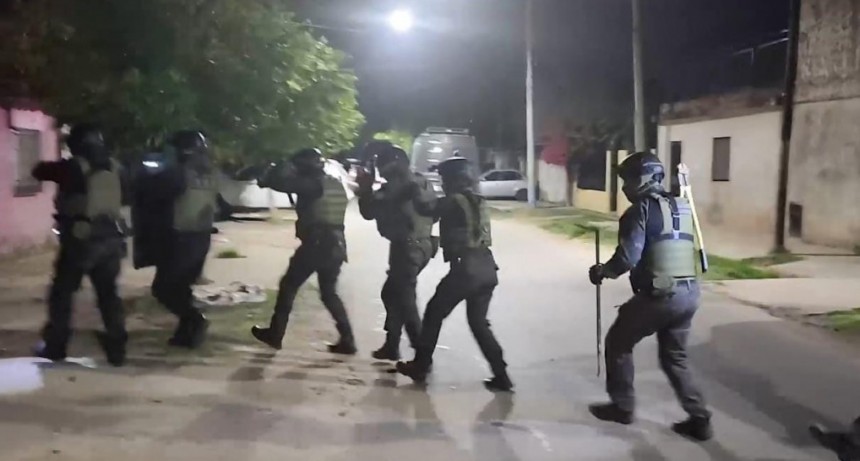 La PDI realiz&oacute; 12 allanamientos en el marco de la investigaci&oacute;n por un homicidio en Barrio Industrial