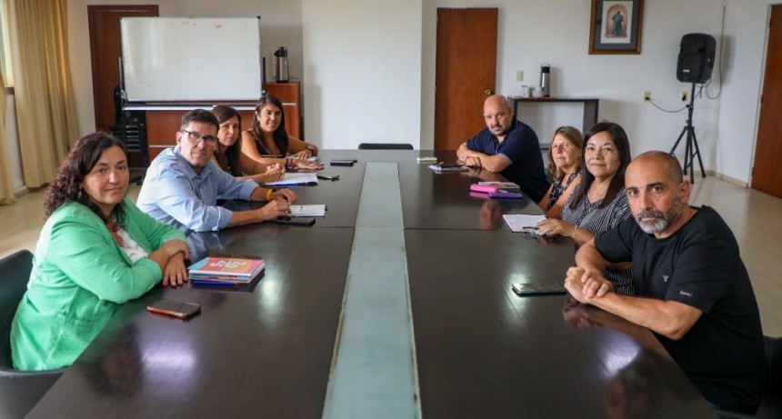 El ministro de Educaci&oacute;n y los gremios docentes mantuvieron una reuni&oacute;n de trabajo