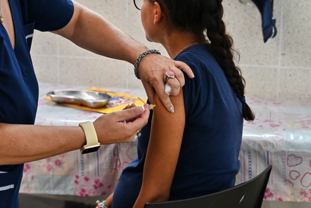 La Provincia avanza en la ciudad de Santa Fe con la vacunación de embarazadas para prevenir bronquiolitis y neumonía en lactantes