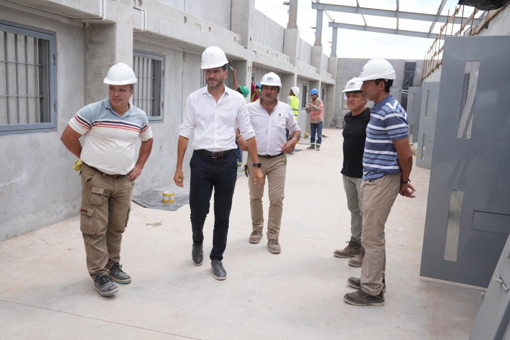 Pullaro recorrió la obra de la cárcel de alto perfil “El Infierno” que tiene un avance del 40 %