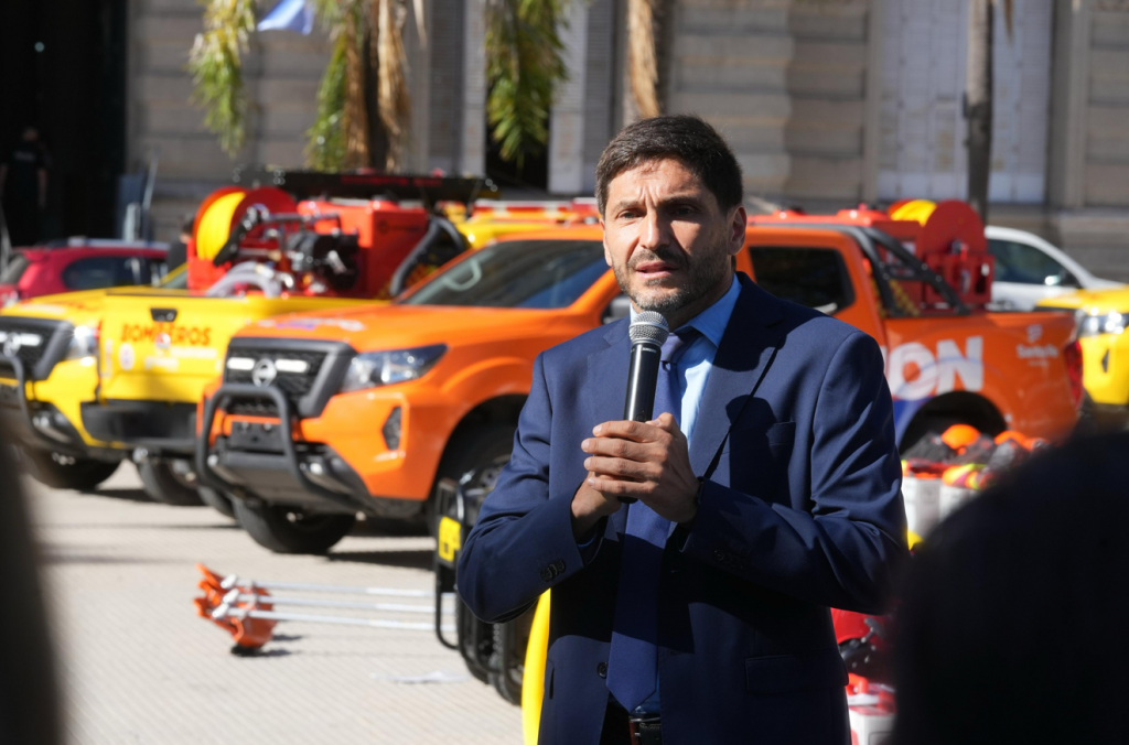 Pullaro: “Es un orgullo tener a los bomberos voluntarios más preparados y más equipados de la República Argentina”