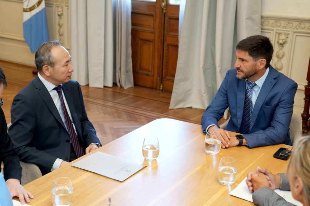 Pullaro y el embajador chino Wang Wei encabezaron un encuentro con empresarios para fortalecer la vinculación comercial con China