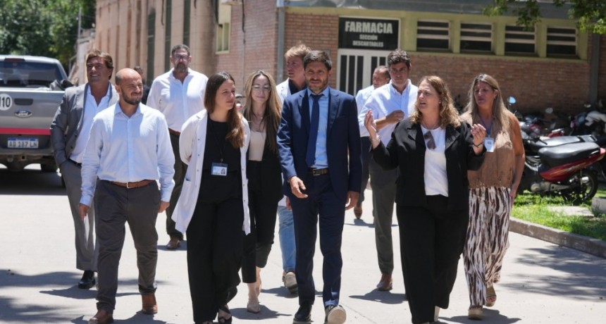 Pullaro recorri&oacute; el hospital Cullen en Santa Fe y destac&oacute; el trabajo de sus equipos de alta complejidad