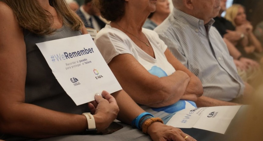 La Provincia homenaje&oacute; a las v&iacute;ctimas del Holocausto