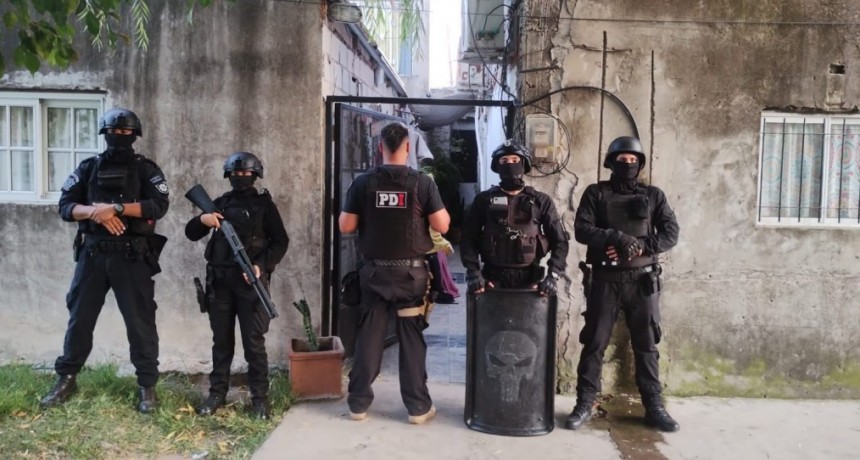 Rosario: allanamientos con cinco detenidos por amenazas al gobernador Pullaro