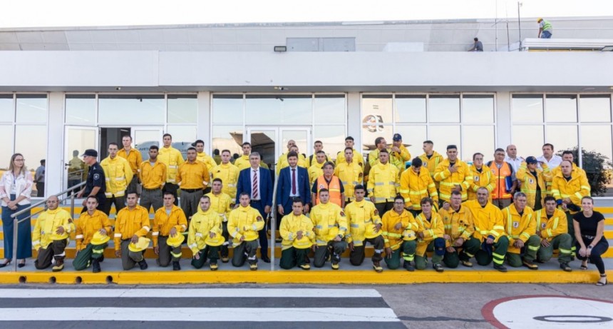 Provincia envi&oacute; 45 brigadistas para combatir los incendios forestales en Esquel