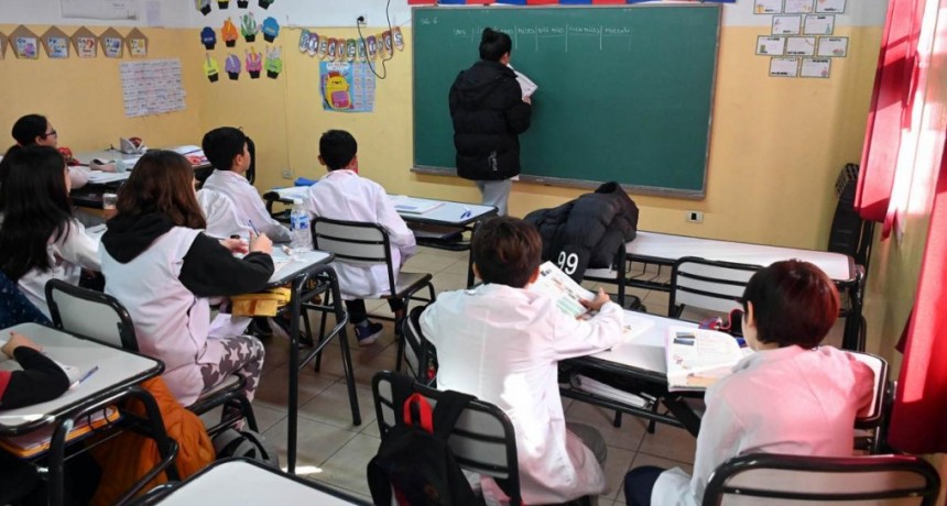 El Gobierno evalúa declarar la educación 