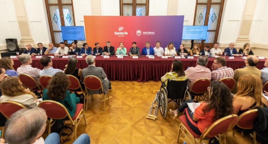 Pullaro encabez&oacute; una reuni&oacute;n de gabinete ampliado con legisladores