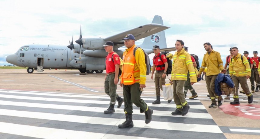 Tras haber controlado los incendios forestales, regresaron los brigadistas santafesinos desde Esquel