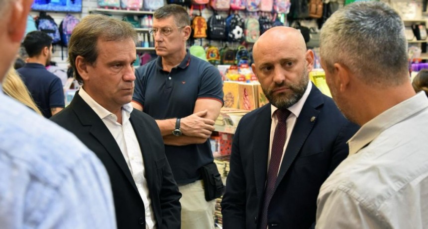 Acuerdo Santa Fe: Provincia present&oacute; una canasta escolar de 20 art&iacute;culos a 25 mil pesos, mismo precio que en 2024