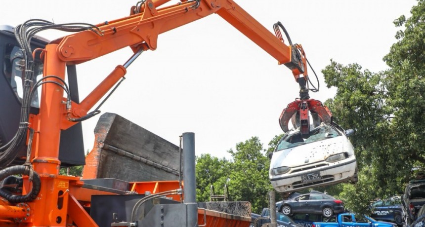 Provincia comenz&oacute; la compactaci&oacute;n de 2.100 motocicletas y 700 veh&iacute;culos en el Dep&oacute;sito Policial de Santa Fe