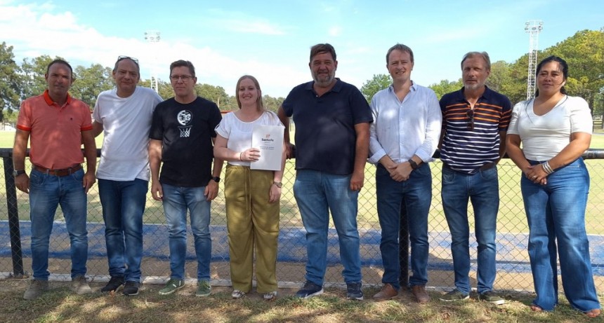 Provincia entreg&oacute; 9 millones de pesos para obras en el club Col&oacute;n de San Justo