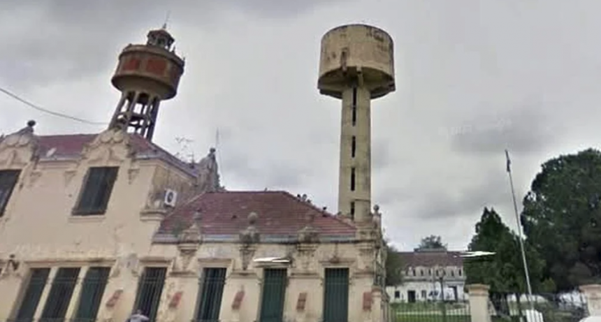 Se desmoron&oacute; el viejo tanque de agua de la c&aacute;rcel de Coronda