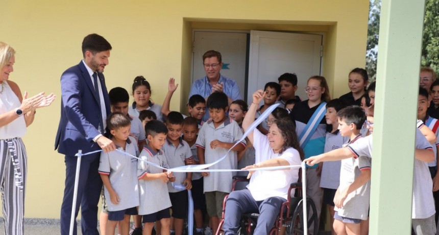 Pullaro inaugur&oacute; un aula y dio inicio al ciclo lectivo provincial desde una escuela rural 