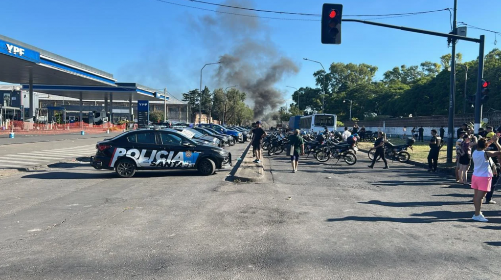 Protestas de policías y penitenciarios en Santa Fe y Rosario por reclamos salariales y laborales