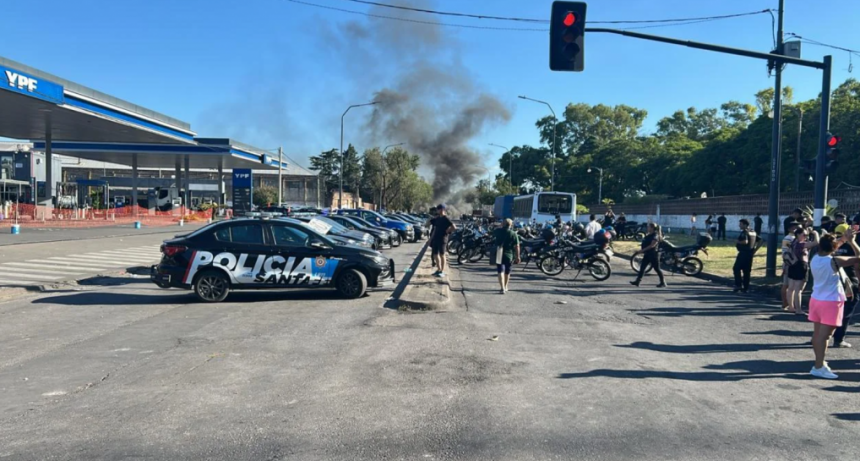 Protestas de policías y penitenciarios en Santa Fe y Rosario por reclamos salariales y laborales