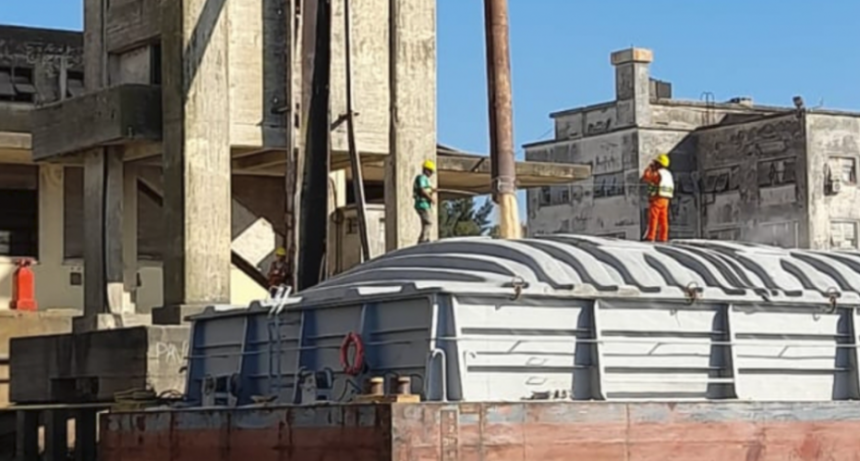 Primer embarque desde el Puerto de Santa Fe con intervenci&oacute;n de la oficina de Migraciones