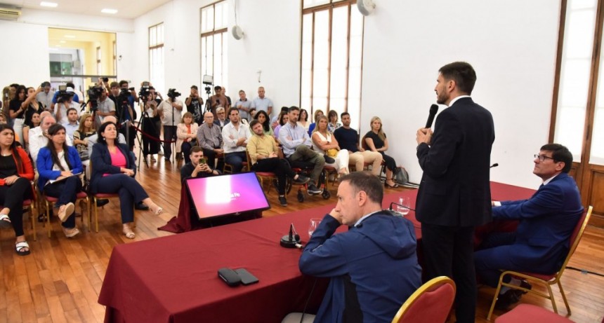 Pullaro: "Reducir el ausentismo escolar permitir&aacute; redistribuir en el sistema educativo $ 250 mil millones"