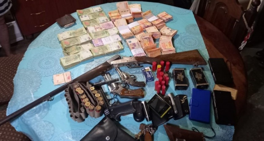 Departamento San Lorenzo: seis detenidos en allanamientos con secuestro de armas, dinero y estupefacientes