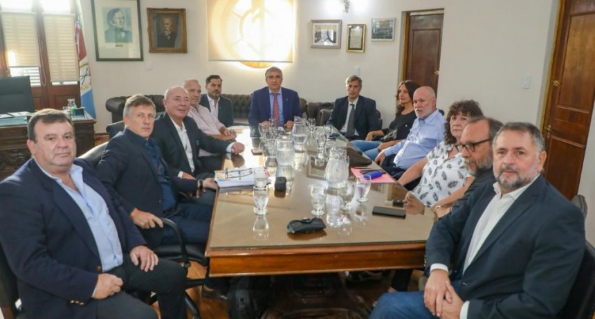 Paritaria: &ldquo;El Gobierno est&aacute; haciendo un esfuerzo enorme y presenta la mejor oferta posible&rdquo;