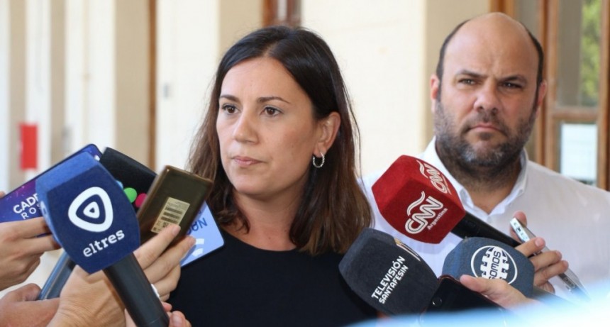 Provincia pasar&aacute; a disponibilidad a cinco polic&iacute;as por posar en redes sociales con sus armas reglamentarias