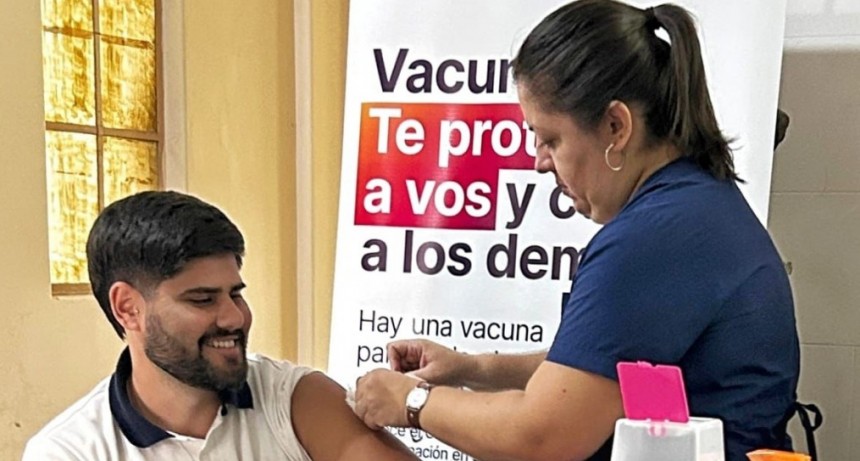 Con la vacunaci&oacute;n a personal de salud, se inici&oacute; la campa&ntilde;a antigripal 2025