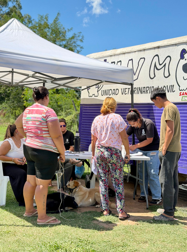 La Municipalidad realiz&oacute; un fuerte trabajo territorial en salud animal en barrio Los Hornos 