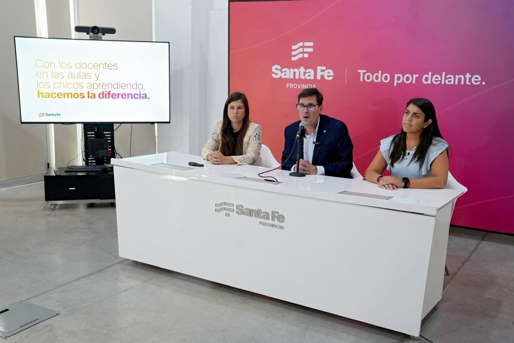 Recibos de sueldo en mano, Provincia mostr&oacute; c&oacute;mo impact&oacute; el aumento en el sector docente: &ldquo;Cumplimos nuestra palabra&rdquo;