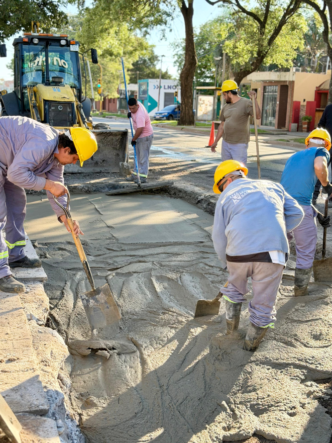 La Municipalidad de Santo Tom&eacute; contin&uacute;a con trabajos de bacheo en la intersecci&oacute;n de Luj&aacute;n y Alvear
