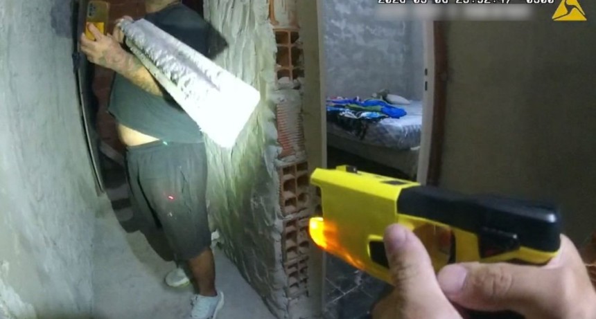 Rosario: efectivos utilizaron pistola Taser para neutralizar agresor en un caso de violencia de g&eacute;nero