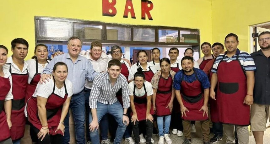 El Senador Michlig visit&oacute; el Club de La Rubia y entreg&oacute; un aporte para iluminaci&oacute;n del campo de deportes
