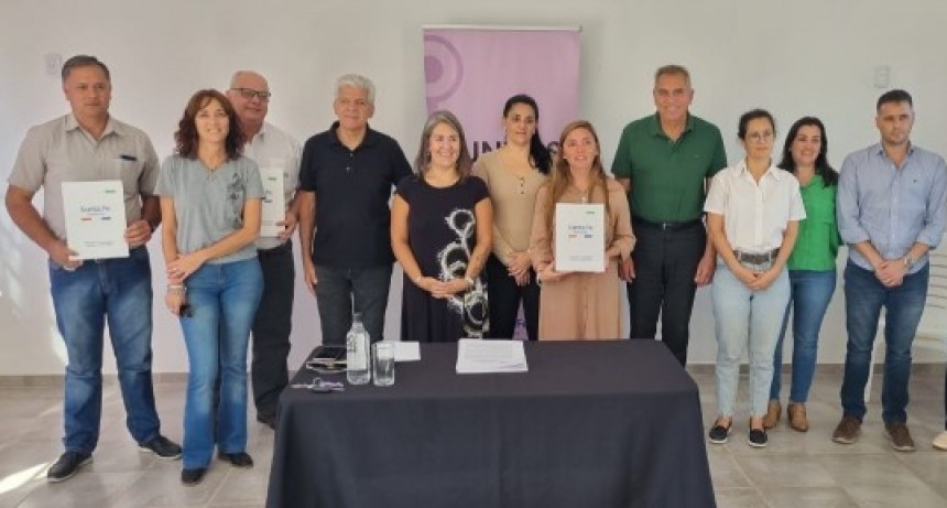 Baucero estuvo presente en la firma del convenio para la implementaci&oacute;n de pol&iacute;ticas g&eacute;nero entre la Provincia, Municipios y Comunas