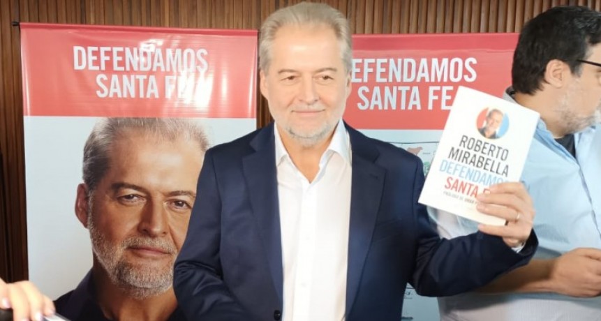 Mirabella present&oacute; su libro "Defendamos Santa Fe" acompa&ntilde;ado del gobernador Omar Perotti
