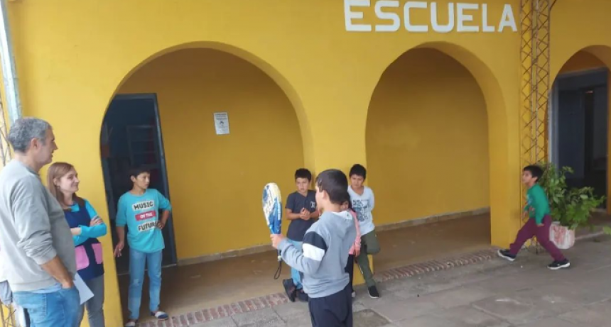 Kaufmann entreg&oacute; aportes al Centro Educativo Rural de Paraje Las Ca&ntilde;as
