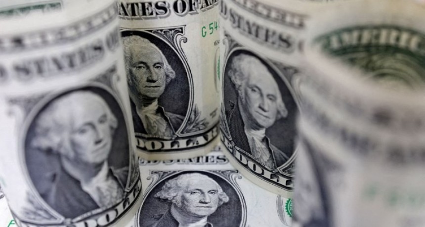 El d&oacute;lar blue contin&uacute;a rompiendo r&eacute;cords y se acerca a los 500 pesos