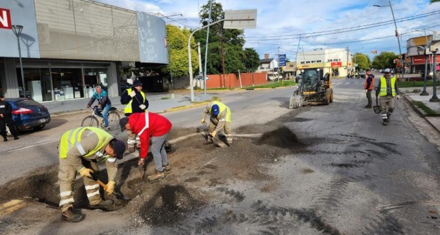 Santo Tom&eacute;: con aportes de material por parte del Municipio, comenz&oacute; la obra de bacheo sobre Avenida 7 de Marzo