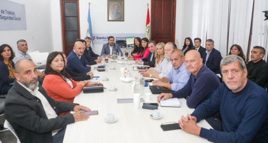 Olivares, sobre la Paritaria Docente: &ldquo;Es la oferta que puede hacer un gobierno que en el mes de marzo tuvo d&eacute;ficit por ca&iacute;da en la recaudaci&oacute;n&rdquo;