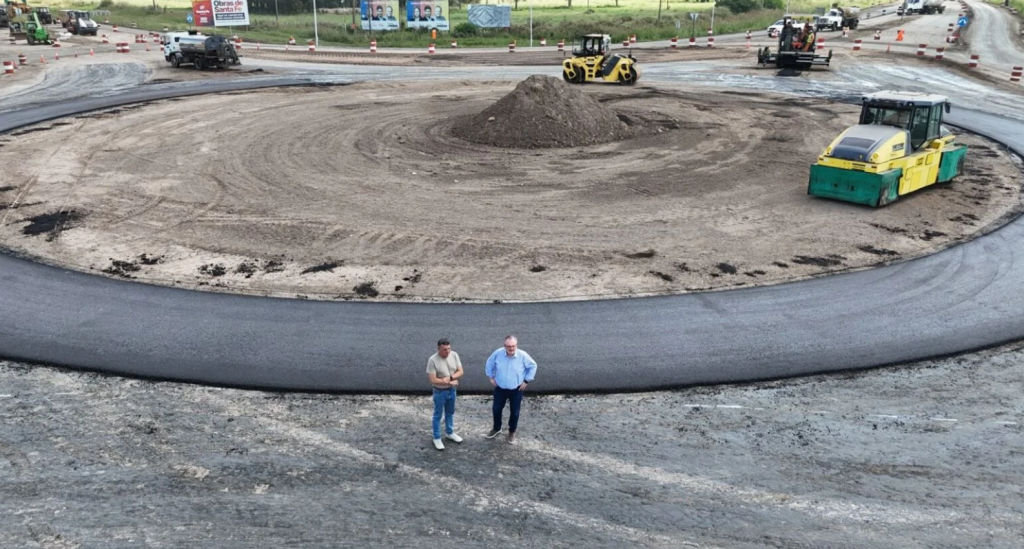 Michlig y Gonz&aacute;lez participaron del Torneo de F&uacute;tbol Infantil en Curupaity y recorrieron la obra de la rotonda de Arruf&oacute;