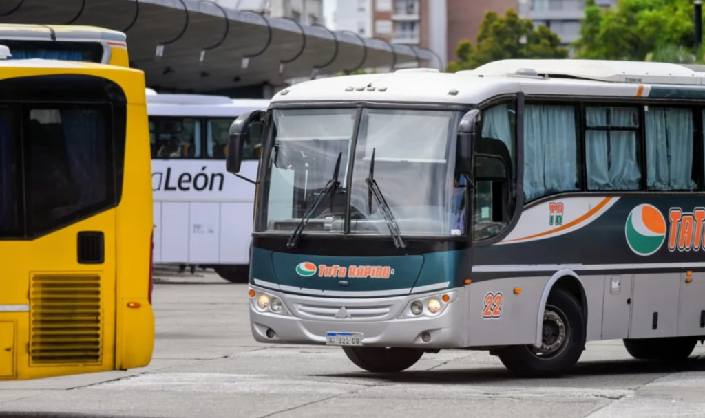 Transporte interurbano: tras el pedido de las empresas por el aumento del combustible, habr&aacute; actualizaci&oacute;n del boleto